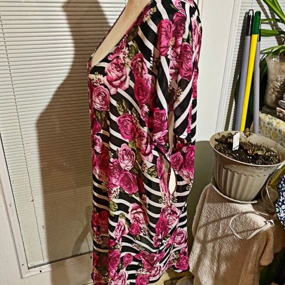 Torrid size 5X Floral print black/white strip top - Picture 3 of 5